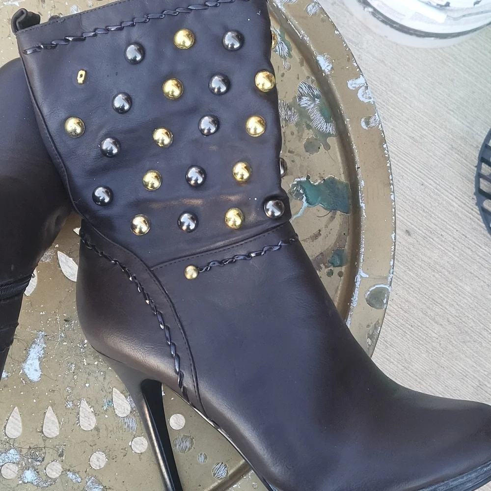 Shoes - Picture 5 of 7